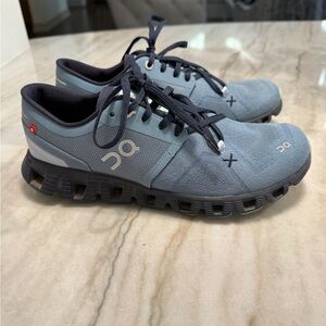 On Cloud women’s blue Athletic Shoes - size 6.5